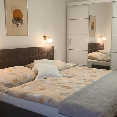 Apartman Alena Κάρλοβι Βάρι Εξωτερικό φωτογραφία