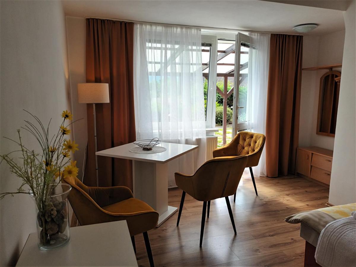 Apartman Alena Κάρλοβι Βάρι Εξωτερικό φωτογραφία