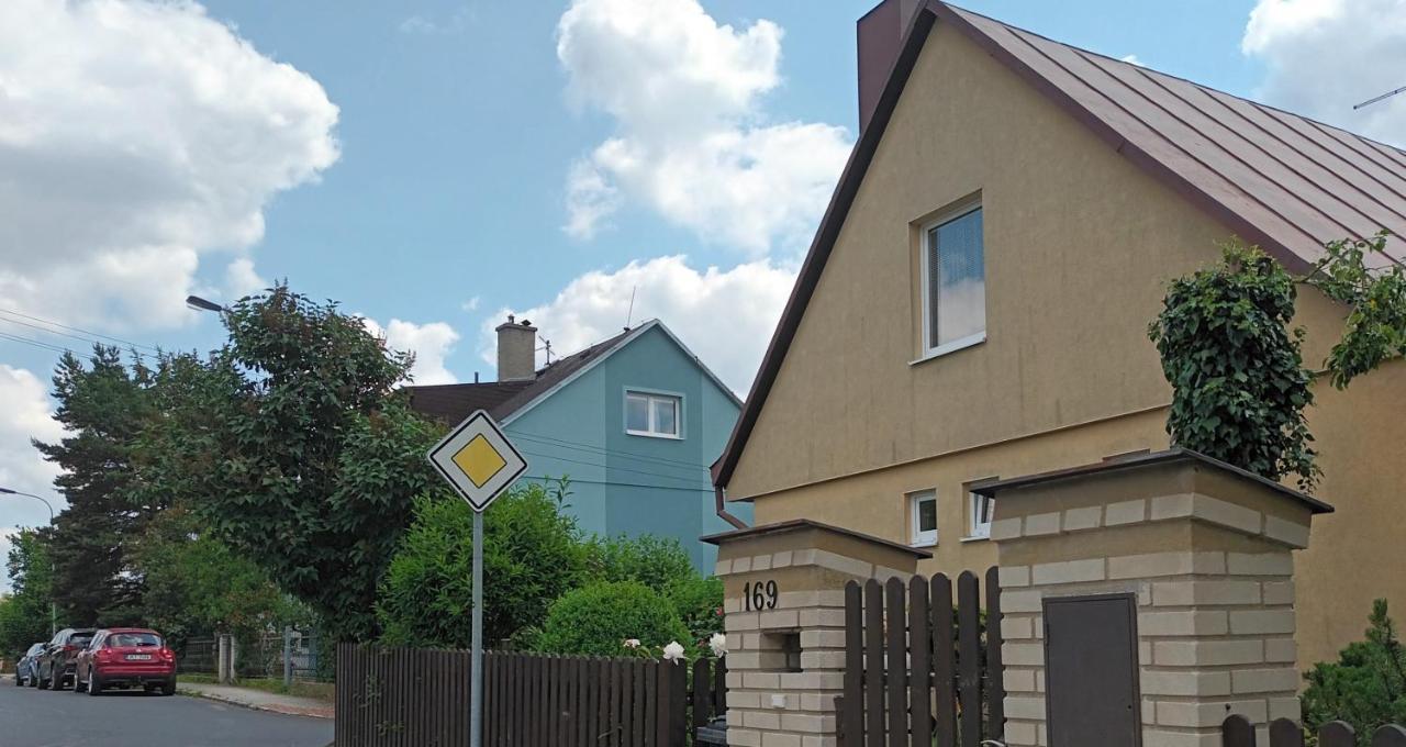 Apartman Alena Κάρλοβι Βάρι Εξωτερικό φωτογραφία
