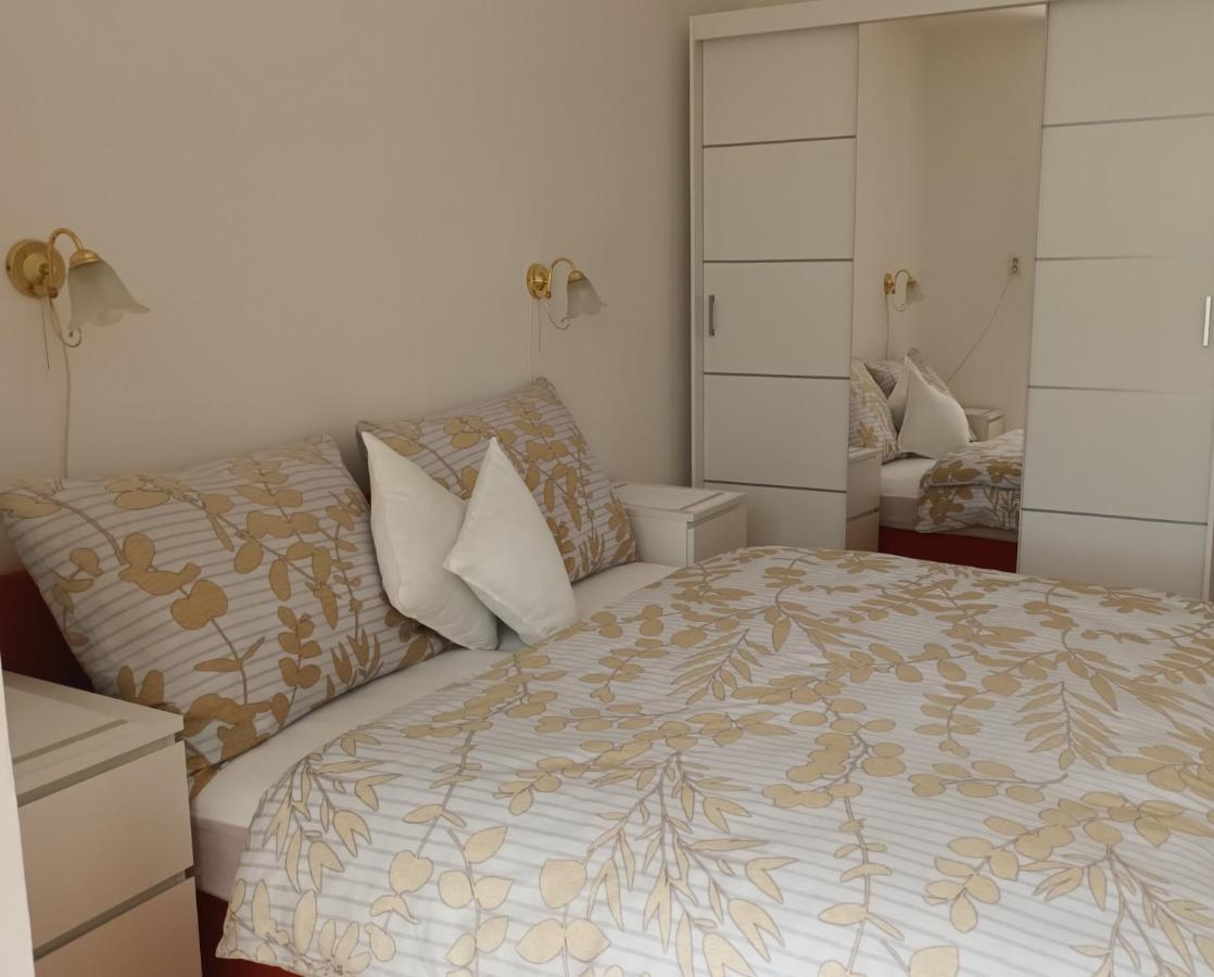 Apartman Alena Κάρλοβι Βάρι Εξωτερικό φωτογραφία
