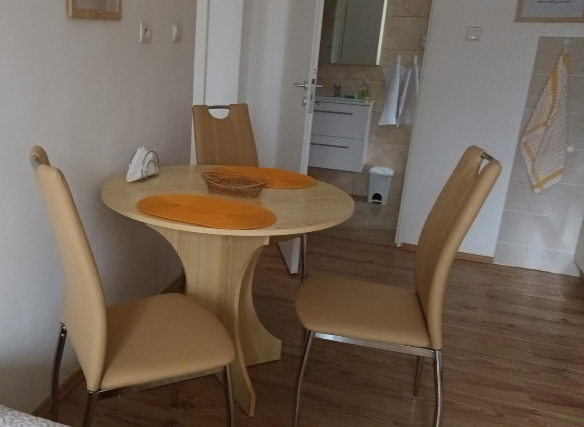Apartman Alena Κάρλοβι Βάρι Εξωτερικό φωτογραφία