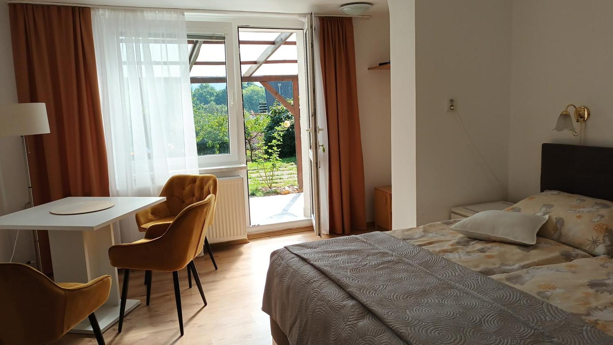 Apartman Alena Κάρλοβι Βάρι Εξωτερικό φωτογραφία